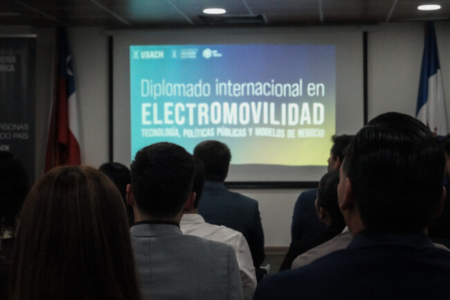 Con éxito se realizó la ceremonia de certificación de la 12ª versión del Diplomado en Electromovilidad USACH
